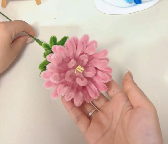 How to Make a Beautiful Pipe Cleaner Flower 🌸 | Easy DIY Flower Tutorial