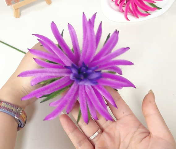How to Make a Beautiful Pipe Cleaner Flower💜 | Easy DIY Flower Tutorial